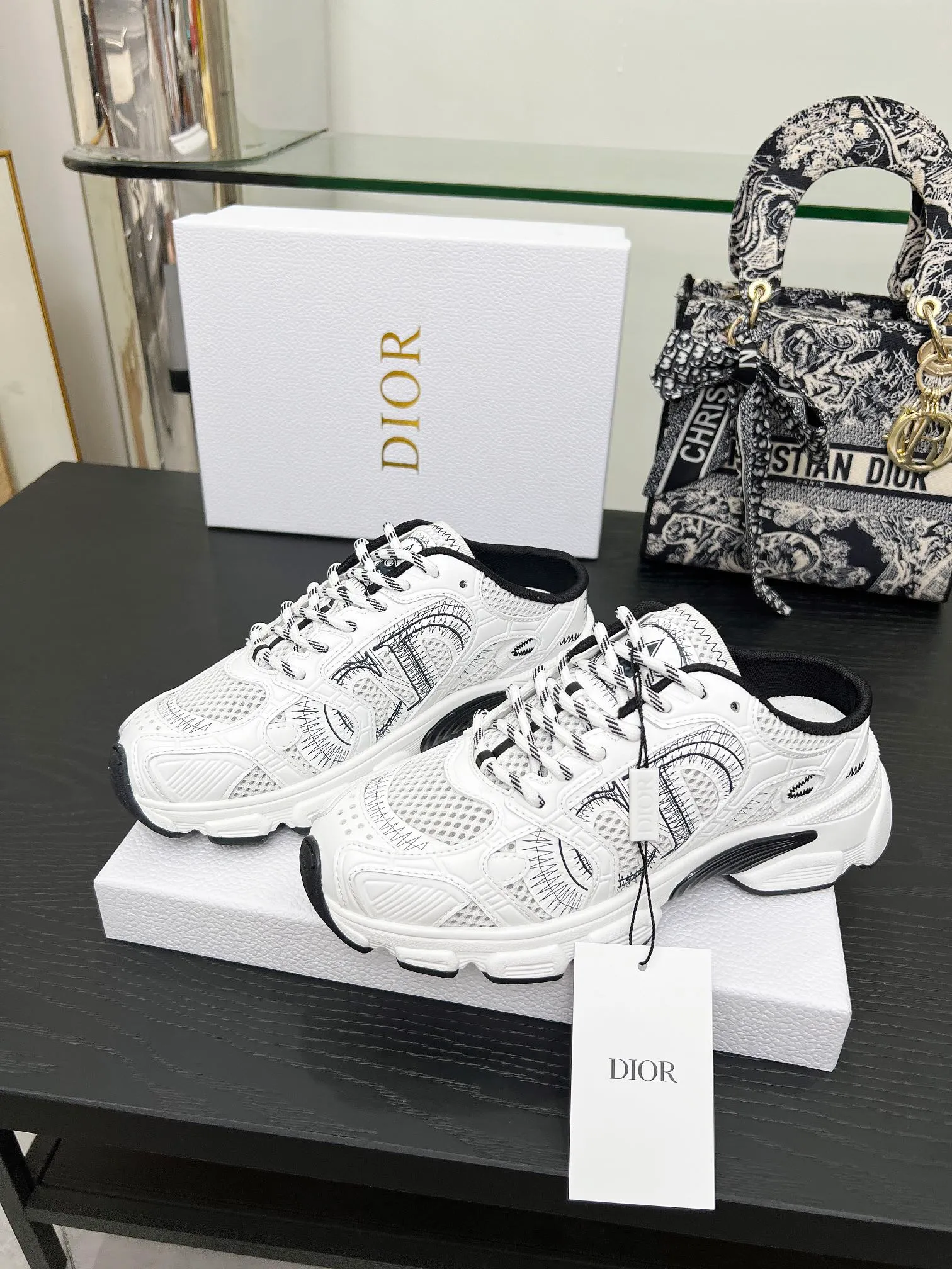 p560🐮🐮This Dior Chrono sports half slipper reinterprets running shoes with Dior's haute couture style. Gray mesh fabric is paired with tonal suede calfskin panels, the CD logo on the side, the star patch on the tongue and the Dior logo on the heel, all in classic fine detail. Featuring two-tone laces and a lightweight sole with star graphics, they can be worn year-round. Size: Women’s size 35-41 (35/42 can be customized) Men’s size 40-46 (men’s version is being printed) Color: 12 colors available